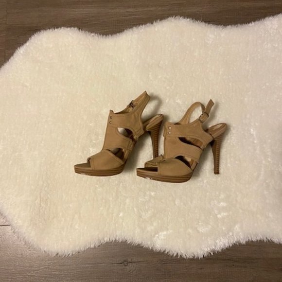 Beige Strapped Heels, Ladies Size 7 1/2 - Picture 1 of 6